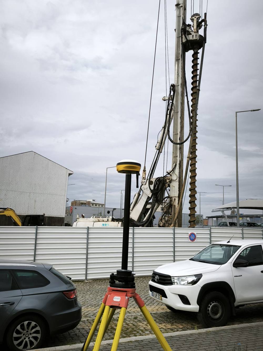 Equipamento GNSS RTK em campo